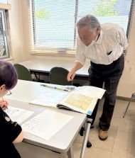 鳥獣戯画を学び描くの教室風景・作品